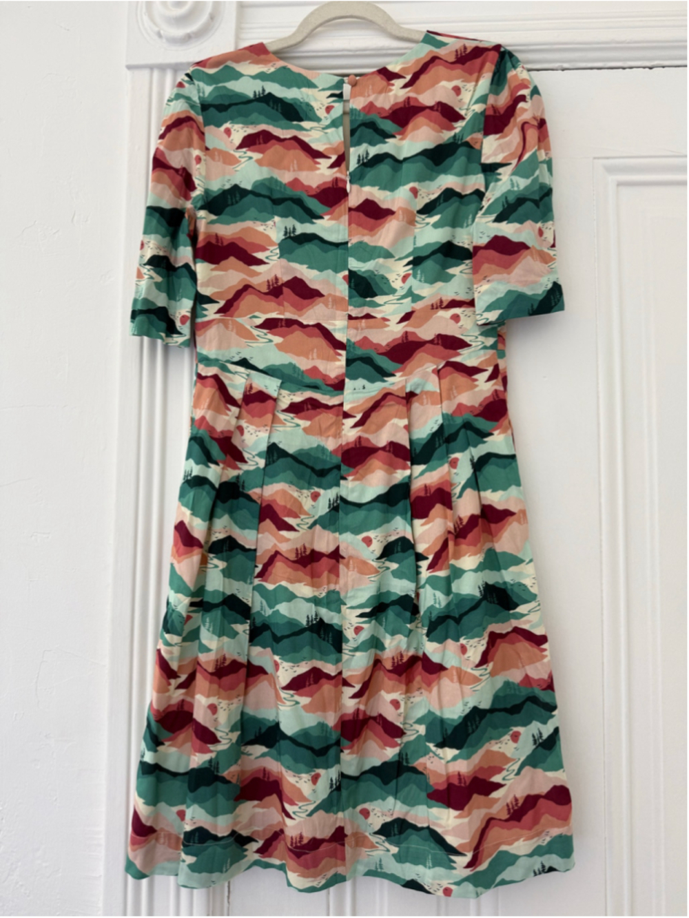 Women's emilyandfin Green Pink Mountain Print Dress S - Picture 2 of 9